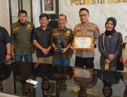 Bentuk Pengakuan Kinerja, AWaSI Jambi Anugerahkan Piagam Penghargaan kepada Kapolresta